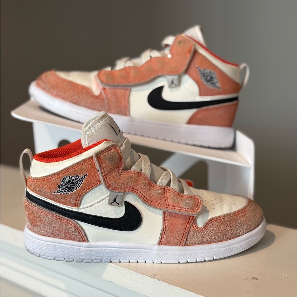 Jordan 1 Mid Alt SE Orange Suede GS DZ4470-800 Kids Youth Size 2Y - Picture 1 of 9